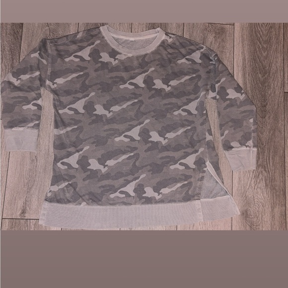 Old Navy Women’s Size Large Oversized Crew Neck Sweater Camo Gray Comfy Soft - Picture 1 of 6